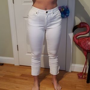 Venus White Cuffed Capri Size 4